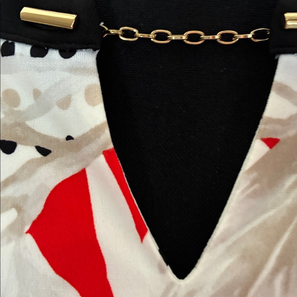 Beautiful pullover top - Picture 3 of 5